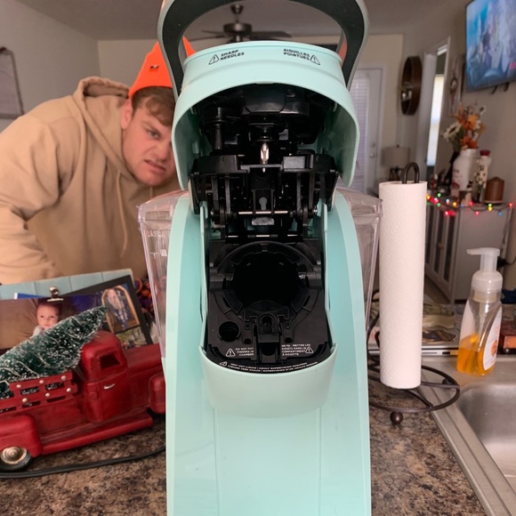 keurig machine (coffee machine) - Picture 4 of 5